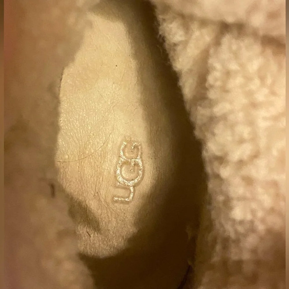 UGG leather and shearling ankle boots size 9. New - Picture 4 of 8